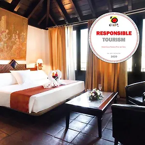 https://casa-palacio-pilar-del-toro.es-andalucia.com
